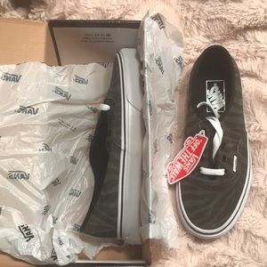 Vans Suede zebra grey/true white unisex sneakers women’s 7 / men’s 5.5